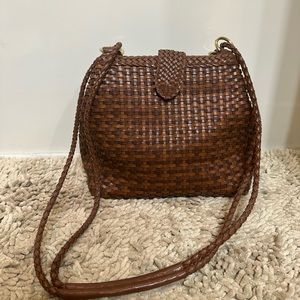 Vintage 90s Warren Reed crossbody woven faux leather bucket purse.